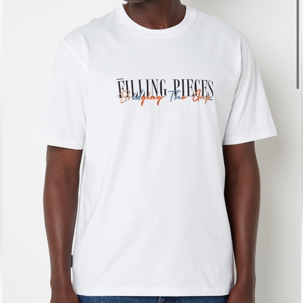 Filling Pieces Bridging The Gap Embroidered Short Sleeve Tee size M